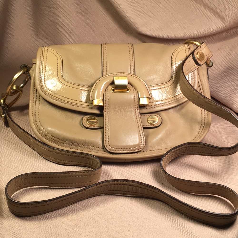 B Makowsky leather crossbody purse